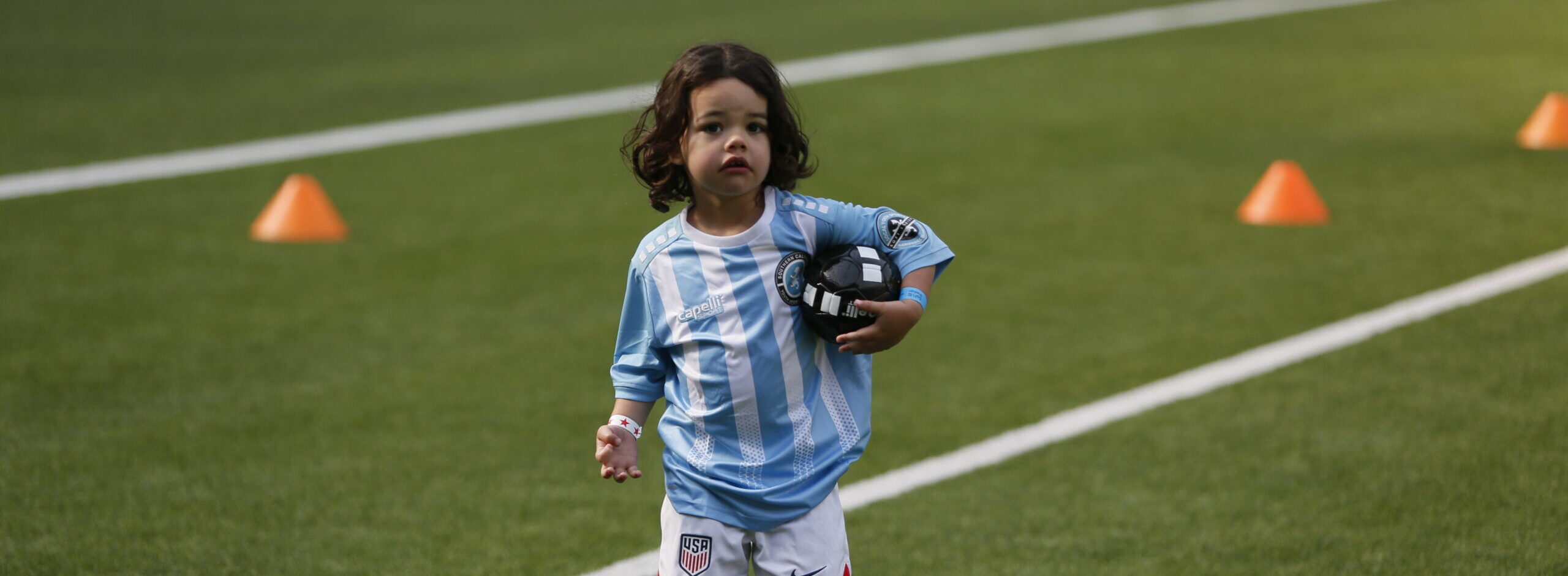 Parent and toddler playing soccer together in Pasadena during a Mommy & Daddy & Me class